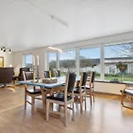 Dom wakacyjny 3 Bedroom Lovely In