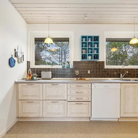 3 Bedroom Lovely In Feriehus *