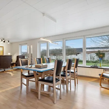 Дом отдыха 3 Bedroom Lovely In